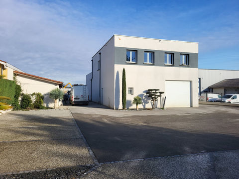 TIGNIEU LOCAL PROFESSIONNEL DE 190 M2 AVEC PARKING 1800 38230 Tignieu jameyzieu