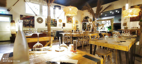 Restaurant rentable   500 000 � de chiffre d'affaires   Licence IV   Fort potentiel 250000 12400 St affrique