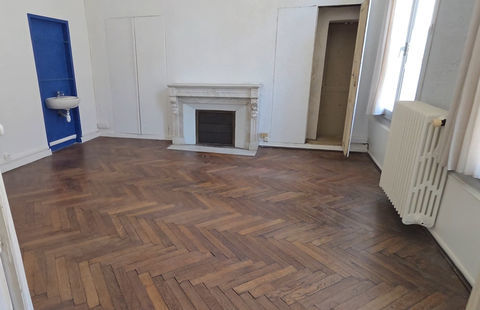 CENTRE VILLE VAUVERT. LOCAL PROFESSIONNEL  45 M2 2 pieces 109000 30600 Vauvert