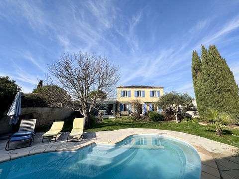   En exclusivit�, Villa d'environ 200 m2 hab sur 800 m2 de terrain, 5 chambres et un bureau, piscine, double car Maison - 6 pi�ce(s) - 200 m�