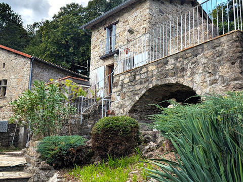   D�pt. 07 - A VENDRE � MONTPEZAT SOUS BAUZON - Maison de Village de 48 m2 - Parcelles de 1.180 m2 Maison - 3 pi�ce(s) - 50 m�