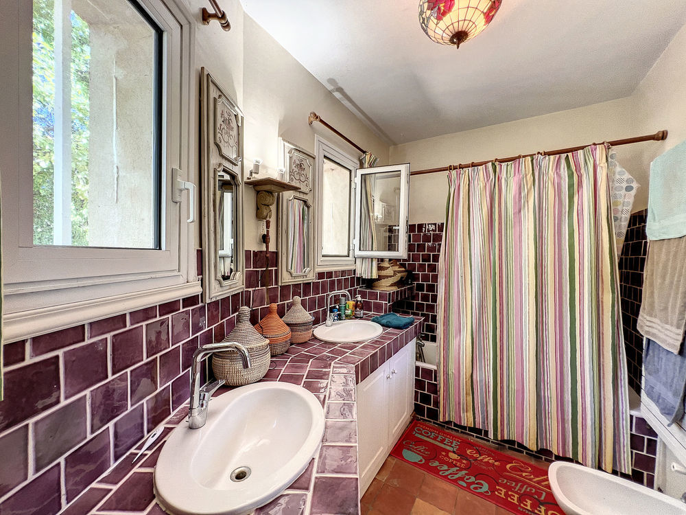 � vendre  Propri�t�/ch�teau Murs (84220)