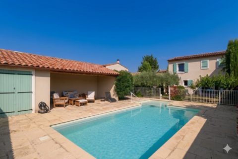  ENTRE UZES, NIMES ET AVIGNON : Villa r�cente P4 avec piscine et jardin Maison - 4 pi�ce(s) - 108 m�