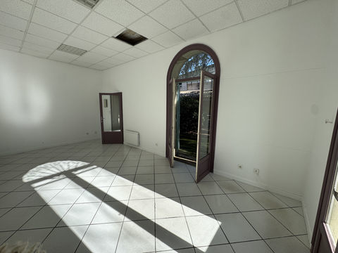 Local professionnel de 30 m2 environ 600 30310 Vergeze