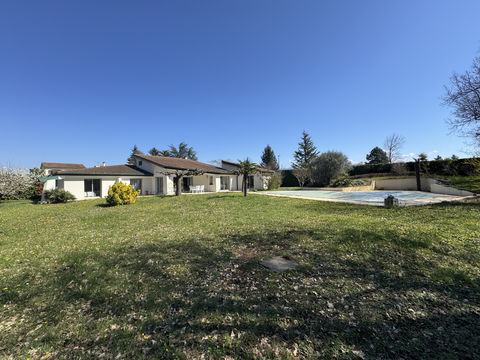   Maison d'Architecte 160m2 sur une parcelle de 5530m2- SECTEUR DES GRAND BOIS - Mont�lier Propri�t�/ch�teau - 6 pi�ce(s) - 160 m�