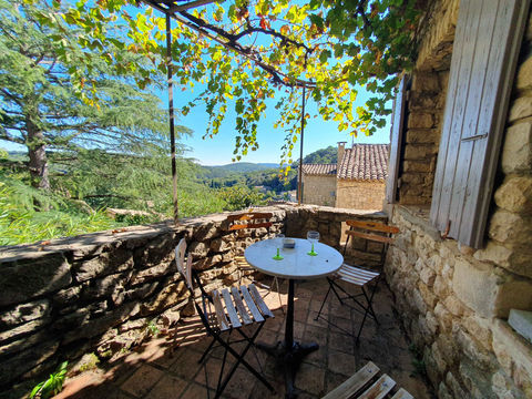   Village m�di�val de la Vall�e de la C�ze : Jolie Maison de village avec 2 terrasses ayant vue dominante Maison - 3 pi�ce(s) - 57 m�