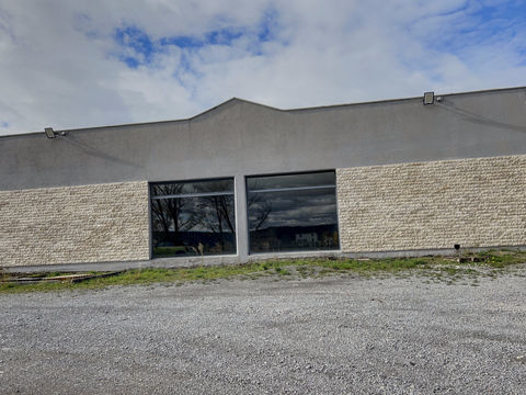230m2 lot 2 Hyper visibilit&eacute;-Zone commerciale Saint Sernin/La Chapelle sous Aubenas 230000 07200 St sernin