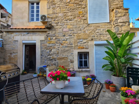   A VENDRE CLARENSAC Charmante maison de village Mitoyenne   Proche de toutes commodit�s Maison - 5 pi�ce(s) - 139 m�