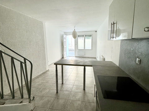   Maison de village 55 m2 au centre de village � 5 min de la gare , 1 chambre un bureau Maison - 3 pi�ce(s) - 55 m�