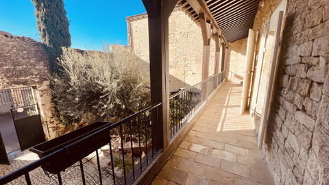   Dept (30) a vendre Propri�t� de caract�re en plein centre de BERNIS, 5 chambres, voutes, terrain de 1000m2. Propri�t�/ch�teau - 6 pi�ce(s) - 303 m�