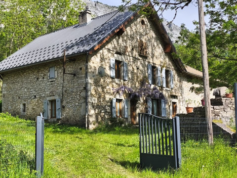   DPT(38) AUTHENTIQUE A VENDRE FERME A RENOVER Ferme - 10 pi�ce(s) - 469 m�