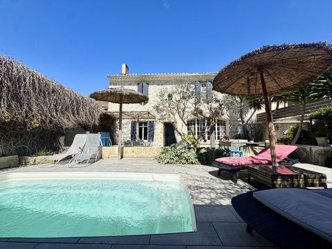   En Co exclusivit�, Maison de village d'environ 218m2 sur 402 m2 de terrain, 4 chambres, garage, stationnement Maison - 5 pi�ce(s) - 218 m�