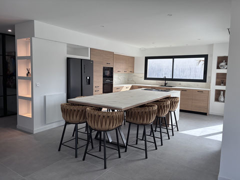   MAISON 139 M2 SUR UN TERRAIN DE 469 M2 Maison - 5 pi�ce(s) - 139 m�