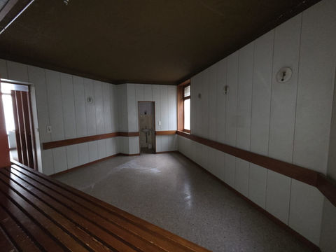 CENTRE VILLE VAUVERT. LOCAL PROFESSIONNEL  107 M2 6 pieces 219000 30600 Vauvert