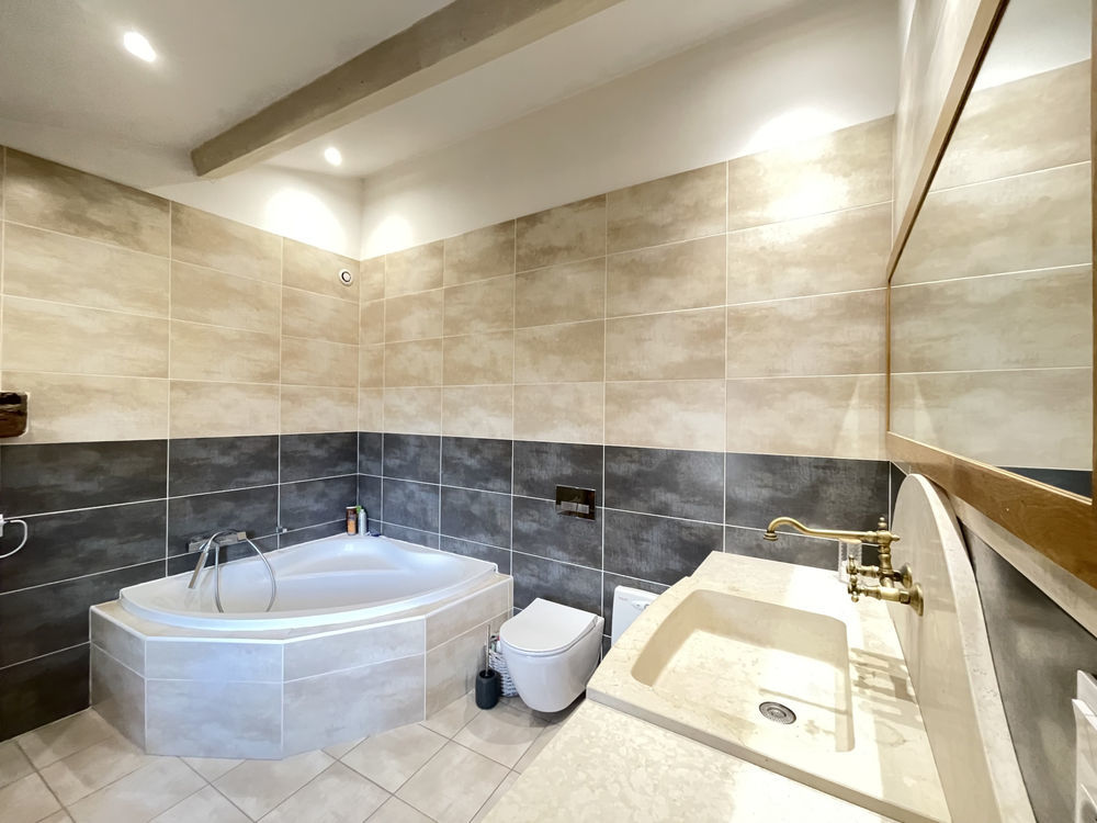 � vendre  Propri�t�/ch�teau Chabeuil (26120)