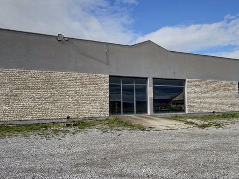 230m2 lot1 Emplacement No1-Visibilit&eacute; maximale-Zone commerciale recherch&eacute;e 230000 07200 St sernin