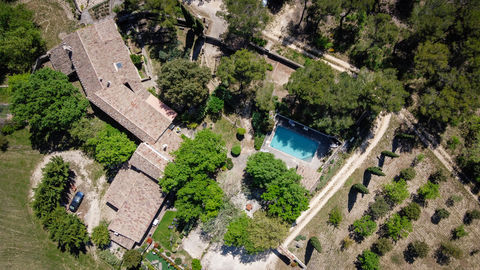   Dept 84 - Murs - Propri�t� en pierre apparente 360 m2 habitables sur 2 ha Propri�t�/ch�teau - 13 pi�ce(s) - 365 m�