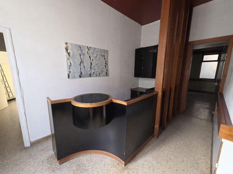 CENTRE VILLE VAUVERT. LOCAL PROFESSIONNEL  54 M2 3 pieces 119000 30600 Vauvert