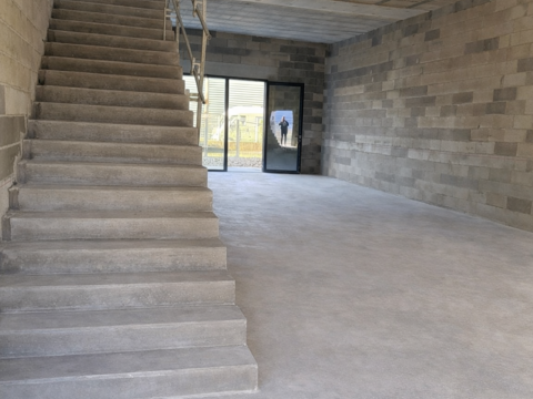 N&icirc;mes Ouest   Local professionnel &agrave; vendre 265000 30540 Milhaud