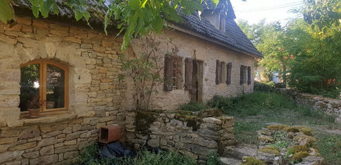   A 5km des commodit�s, Maison XIX �me typiquement Quercynoise en pierre sur 400m2 de jardin Maison - 4 pi�ce(s) - 110 m�