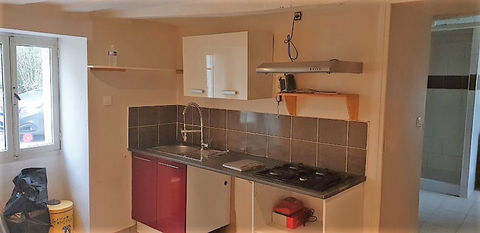   A 9 km de St Antonin, maison sur deux niveaux sur 110m2 avec jardin non attenant Maison - 5 pi�ce(s) - 110 m�