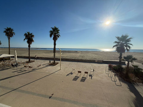   Appartement 3 pi�ces traversant en front de mer Appartement - 3 pi�ce(s) - 52 m�