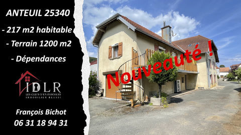   Maison d'une surface habitable d'environ 217 m2 dispos�e sur un terrain de 1200 m2 Maison - 9 pi�ce(s) - 217 m�
