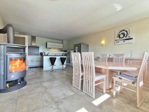   Appartement F4 lumineux de 94 m2 avec po�le � bois, place parking, terrasse Appartement - 4 pi�ce(s) - 94 m�