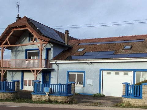   Maison de caract�re   200 m2 habitables   Piscine & verger sur 4 825 m2 Maison - 8 pi�ce(s) - 210 m�