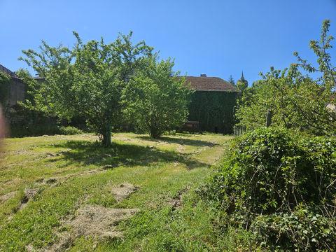   ensemble immobilier comprenant 2 habitations sur un terrain de 1520 m2 Maison - 6 pi�ce(s) - 330 m�