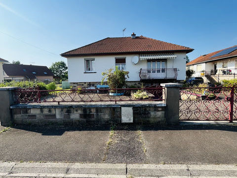   CHARMANTE MAISON SUR SOUS SOL 80 M2 10 ARES Maison - 5 pi�ce(s) - 80 m�