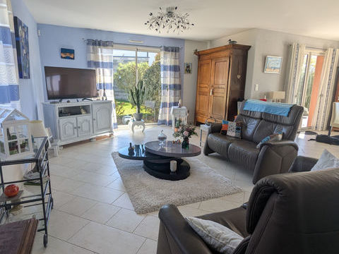   Maison plain-pied 178m2 avec piscine et terrain Maison - 7 pi�ce(s) - 178 m�