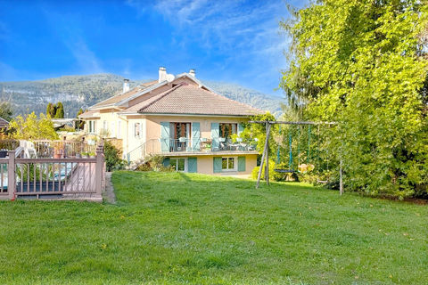   Maison familiale avec piscine, grand terrain et appartement ind�pendant   Rare � Dortan Maison - 9 pi�ce(s) - 290 m�