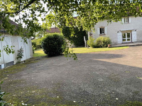   Une maison de caract�re aux volumes g�n�reux sur le secteur de M�lisey Maison - 8 pi�ce(s) - 216 m�