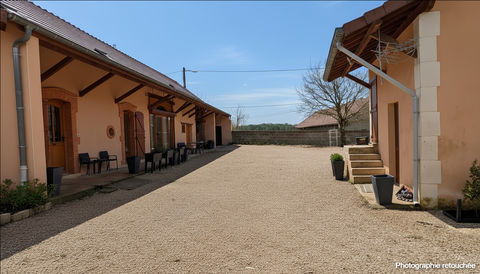   Maison familiale avec d�pendances, G�te (F2) et terrain de 4 000 m2 Maison - 9 pi�ce(s) - 240 m�