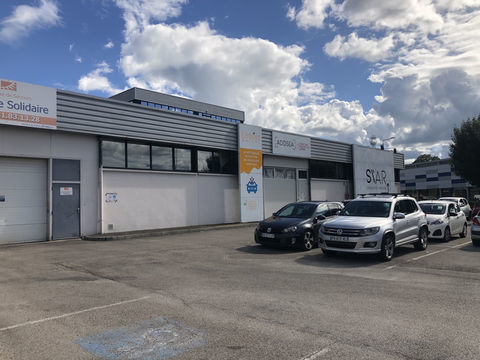 A vendre Besan&ccedil;on, zone des Tilleroyes local d'activit&eacute; de 700 m2 695000 25000 Besancon