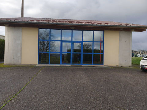 local d'activit&eacute;s commercial et ou bureau de 187 m2 sur un terrain 1036 m2 clos 116000 70500 Jussey