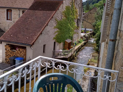 Fonds de commerce Restaurant avec d&eacute;pendances appartement T3, emplacement unique 88500 39000 Lons le saunier