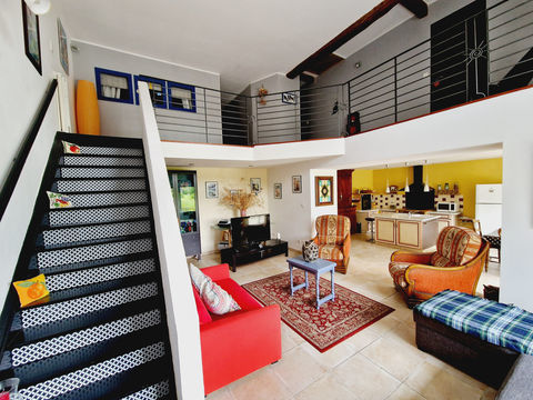   maison meubl�e 188 m2 habitable sans travaux 1400 m2 de terrain Maison - 5 pi�ce(s) - 188 m�