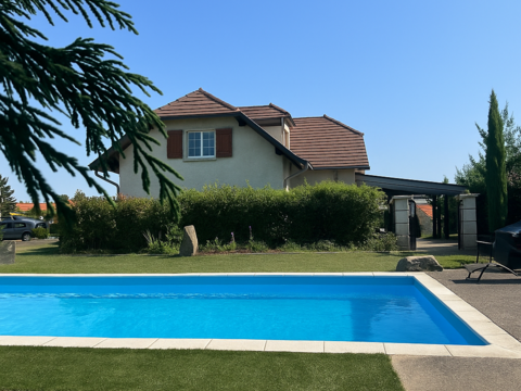   VILLA STYLE SAVOYARD 170 M2 VUE EXCEPTIONNELLE COTE ROANNAISE AVEC 2700 M2 Maison - 6 pi�ce(s) - 170 m�