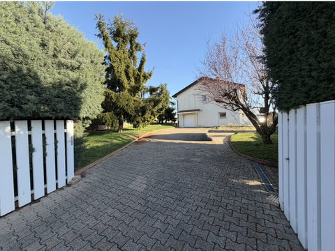   CIVENS - VILLA TRADITIONNELLE D'ENVIRON 100 M2 SUR 900 M2 DE TERRAIN Maison - 6 pi�ce(s) - 100 m�