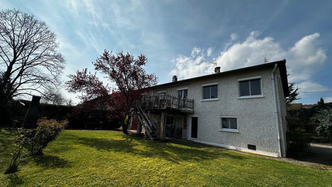   Id�al famille, maison spacieuse, 4 chambres + bureau, d�pendances, 4 400 m2 de terrain Maison - 8 pi�ce(s) - 160 m�