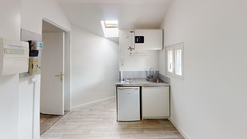   Charmant studio de 9 m2   3 �me �tage sans ascenseur Appartement - 1 pi�ce(s) - 9 m�