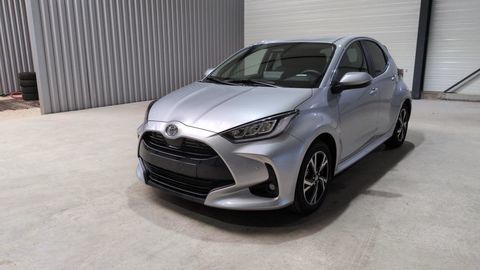 Toyota Yaris HYBRIDE 116ch DESIGN + SIEGES CHAUFFANTS + CAMERA DE RECUL + 2026 occasion Le Versoud 38420