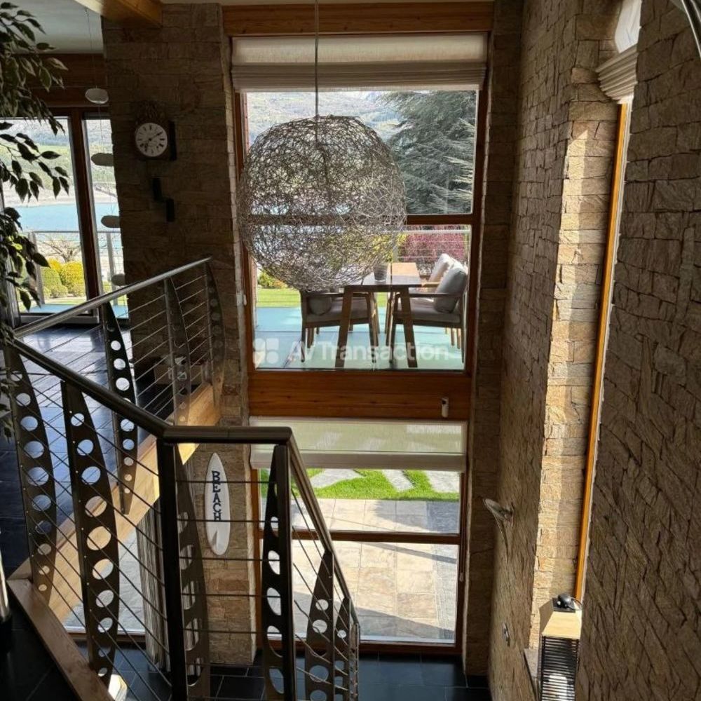 � vendre  Villa Savines-le-Lac (05160)