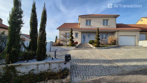   A DECOUVRIR Villa - 6 pi�ce(s) - 212 m�