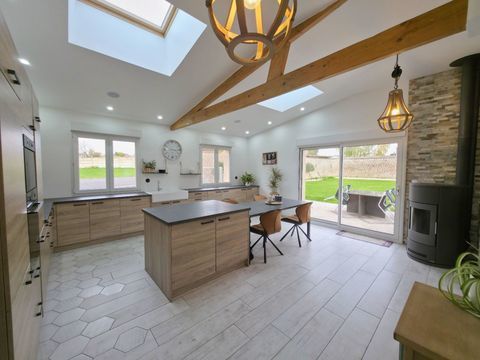   Maison 245 m� + hangar + logement lou� � Caudry Maison - 8 pi�ce(s) - 245 m�