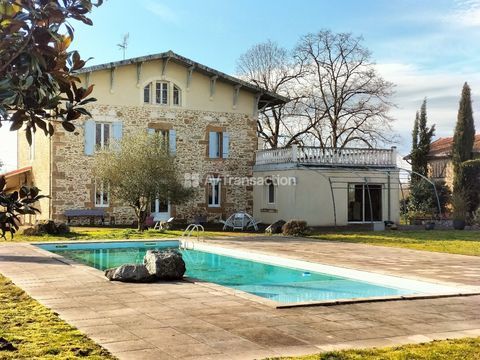   Maison de caract�re de 295m� avec piscine et d�pendances Villa - 9 pi�ce(s) - 295 m�