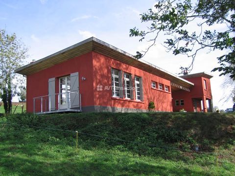   Corr�ze : Ancienne �cole de 152 m� r�nov�e en loft et maison Maison - 6 pi�ce(s) - 152 m�