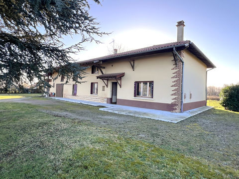   Fermette avec fort potentiel   104 m2 habitables   M�z�riat   2 logements possibles. Maison - 4 pi�ce(s) - 104 m�